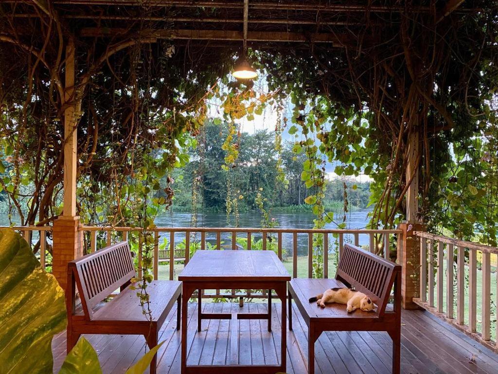 Ruen Maihom Riverside Cottage Kanchanaburi Exterior foto