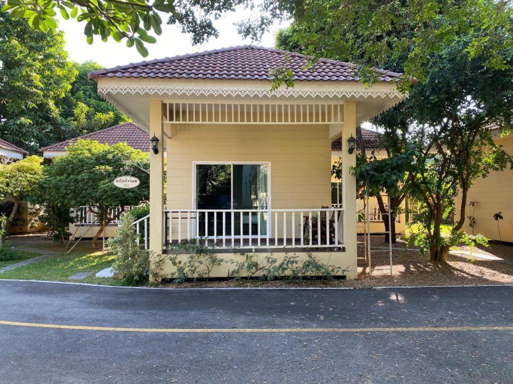 Ruen Maihom Riverside Cottage Kanchanaburi Exterior foto